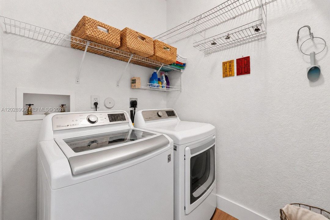 For Sale: $469,000 (2 beds, 2 baths, 1320 Square Feet)