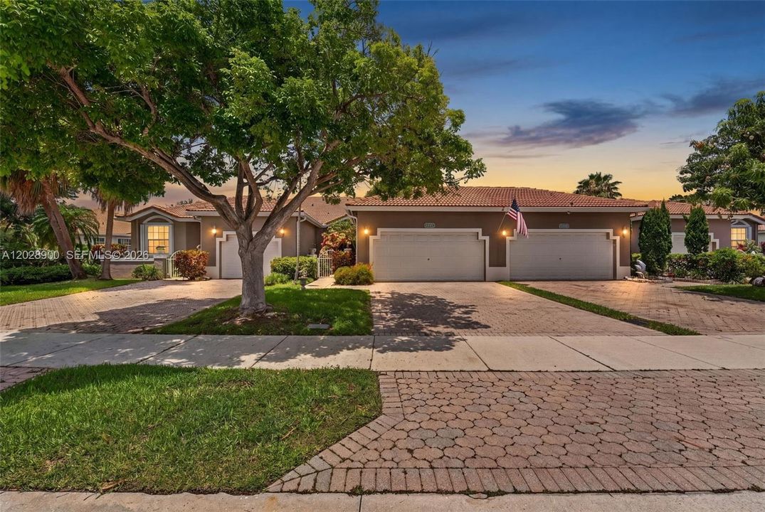 For Sale: $469,000 (2 beds, 2 baths, 1320 Square Feet)