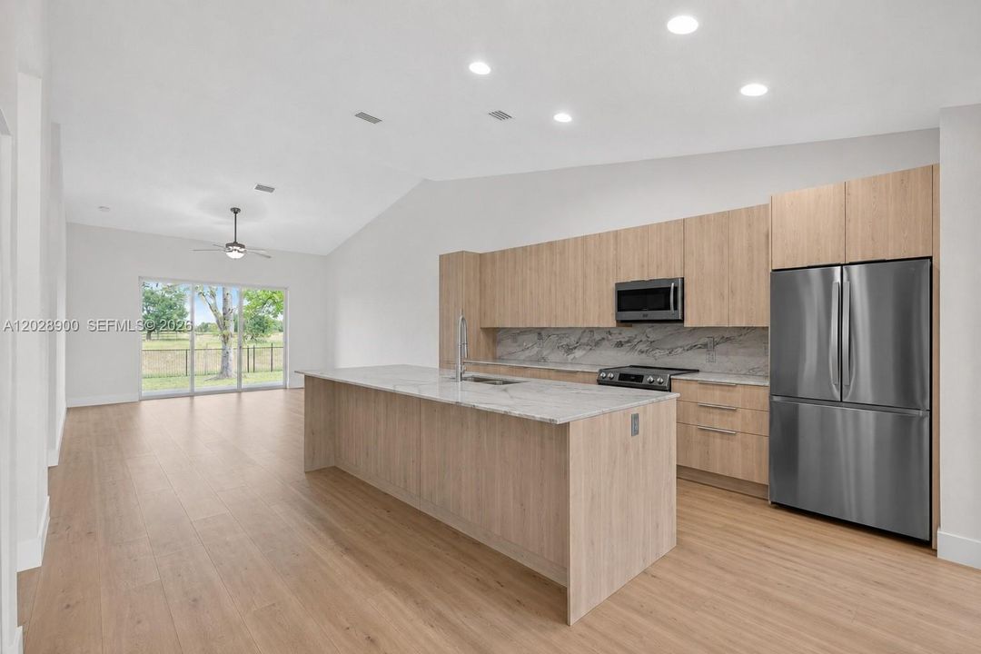 For Sale: $469,000 (2 beds, 2 baths, 1320 Square Feet)