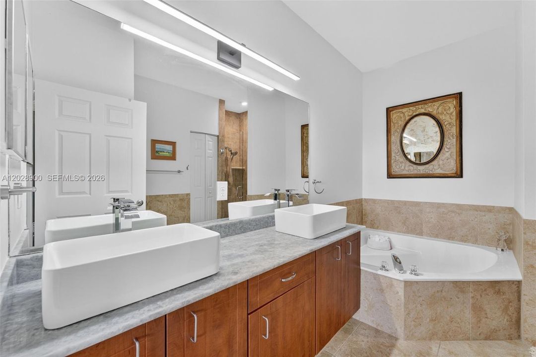 For Sale: $469,000 (2 beds, 2 baths, 1320 Square Feet)