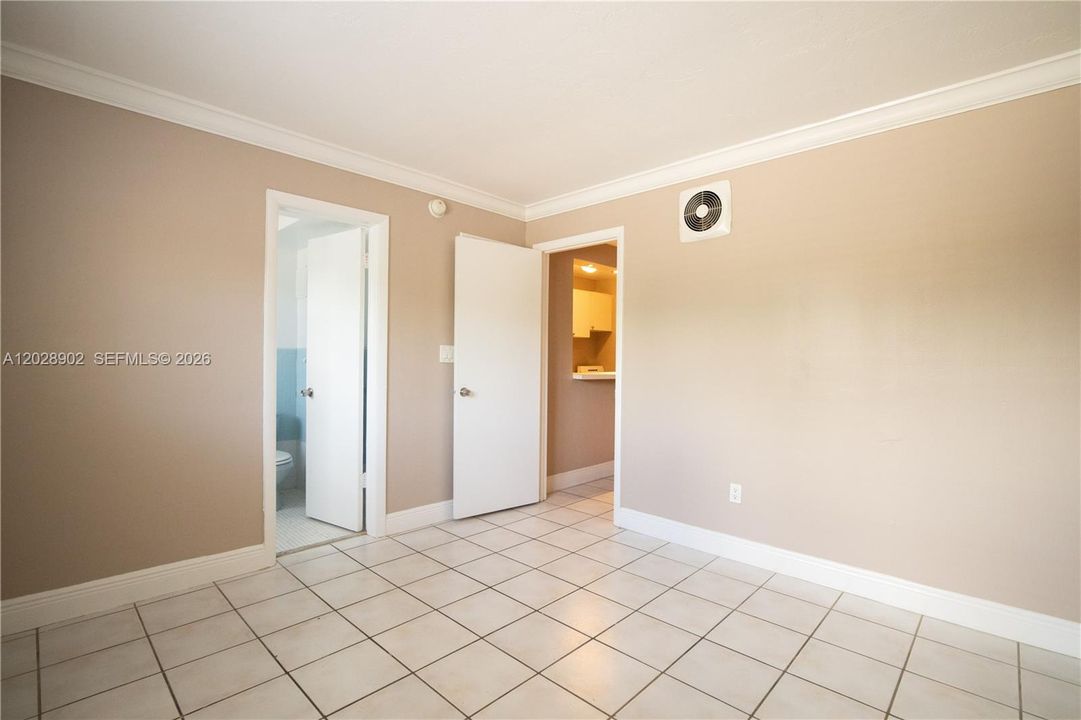 For Sale: $295,000 (1 beds, 1 baths, 410 Square Feet)