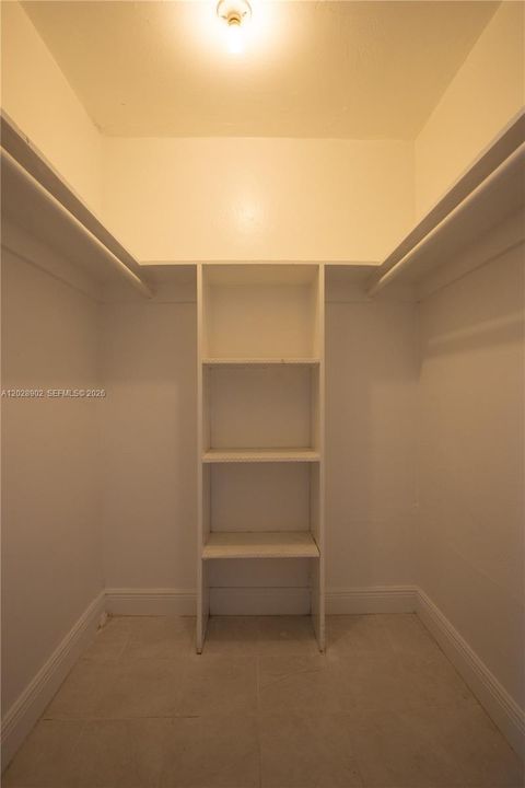 For Sale: $295,000 (1 beds, 1 baths, 410 Square Feet)