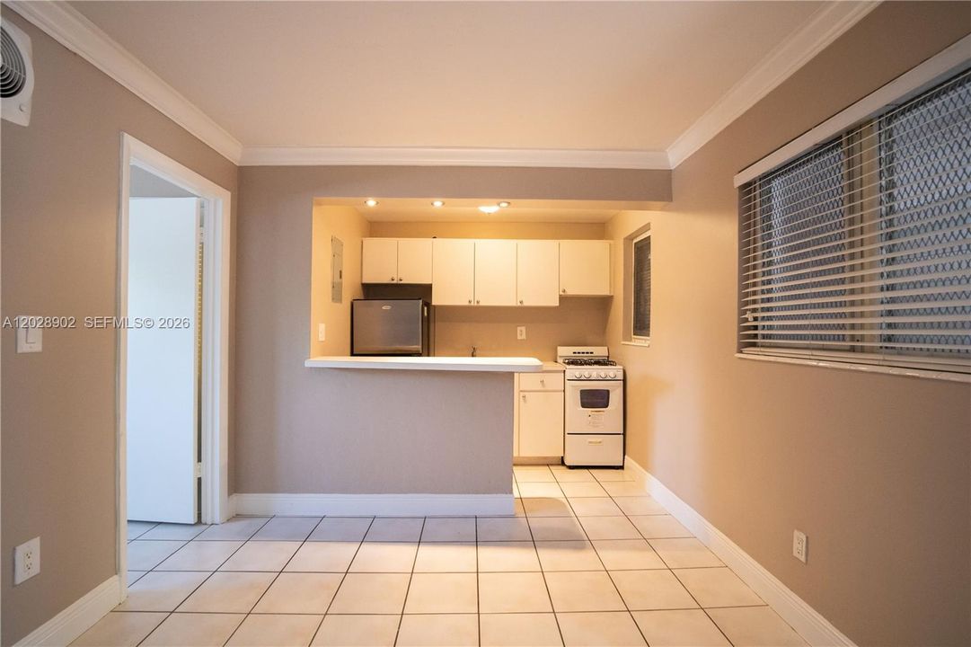 For Sale: $295,000 (1 beds, 1 baths, 410 Square Feet)