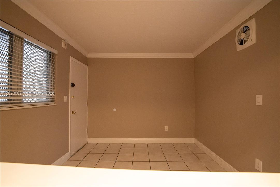 For Sale: $295,000 (1 beds, 1 baths, 410 Square Feet)