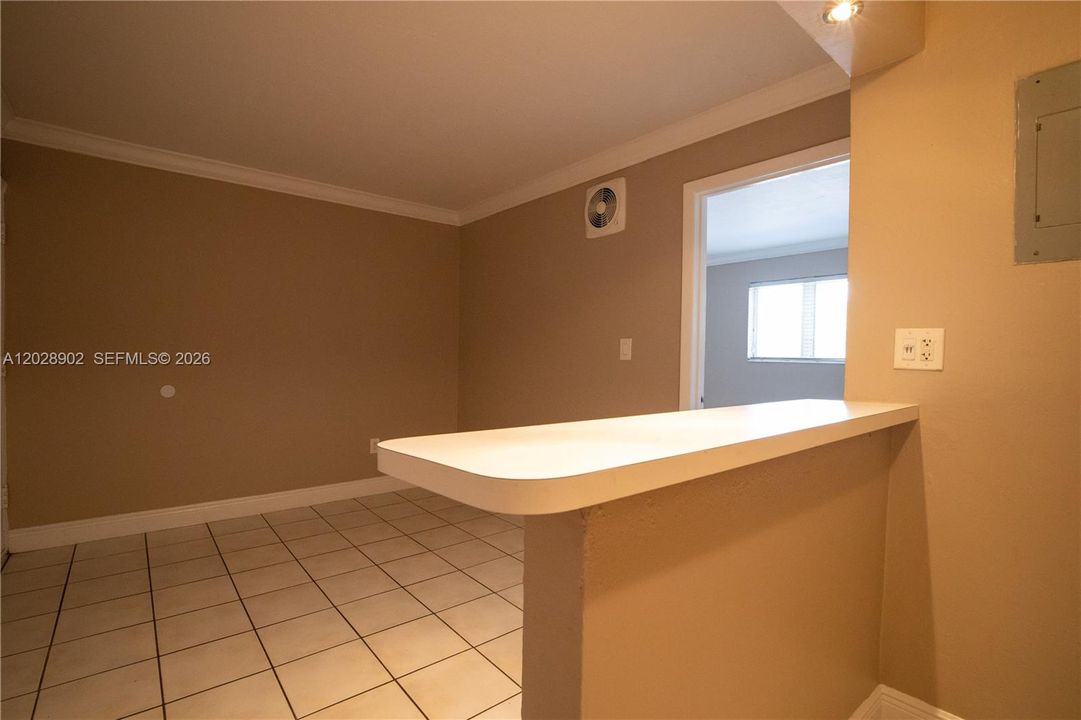 For Sale: $295,000 (1 beds, 1 baths, 410 Square Feet)