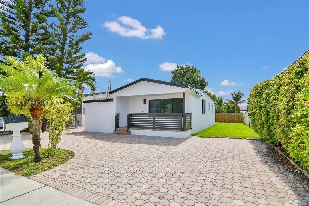 For Sale: $699,000 (4 beds, 3 baths, 1244 Square Feet)