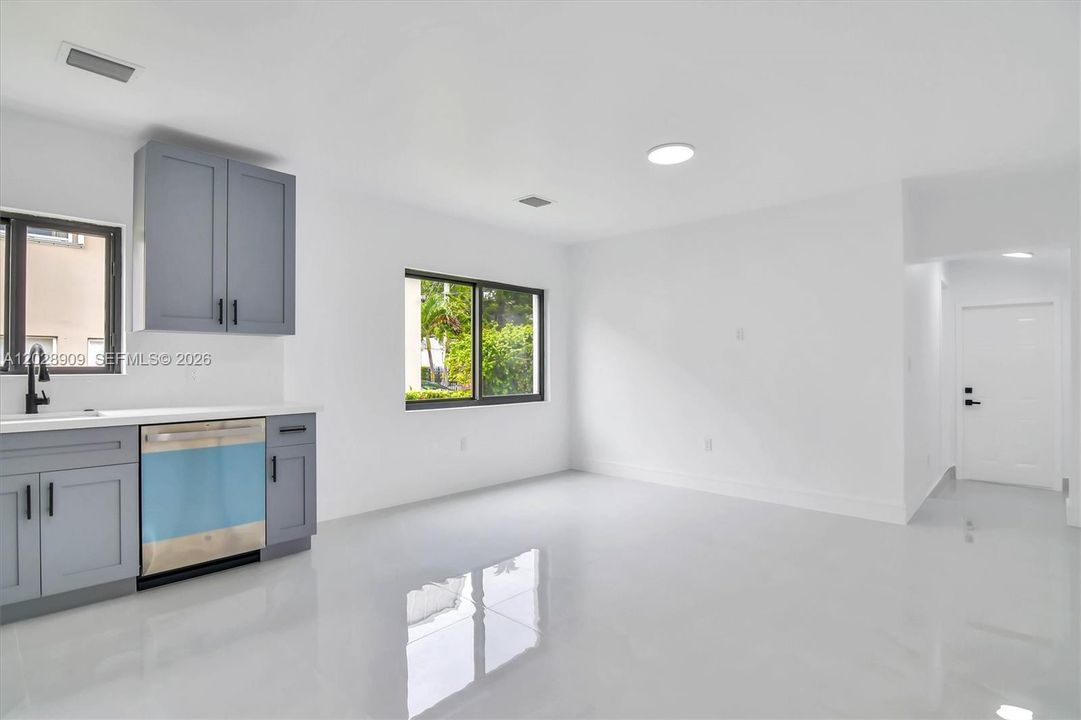 For Sale: $699,000 (4 beds, 3 baths, 1244 Square Feet)