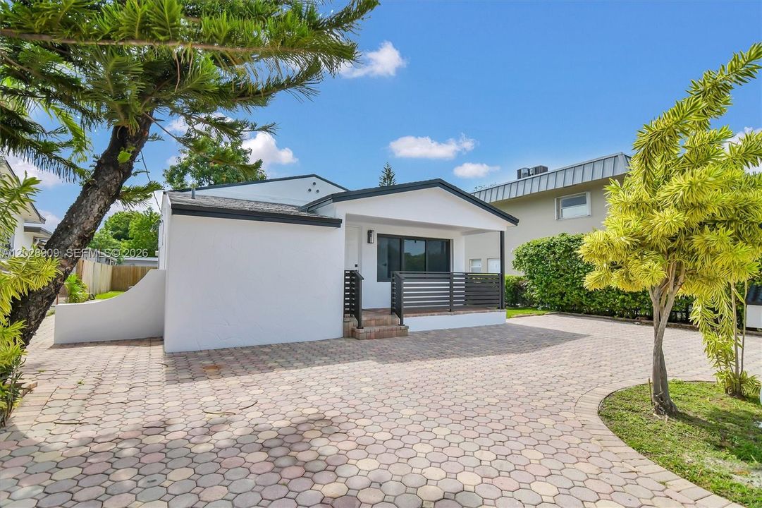 For Sale: $699,000 (4 beds, 3 baths, 1244 Square Feet)