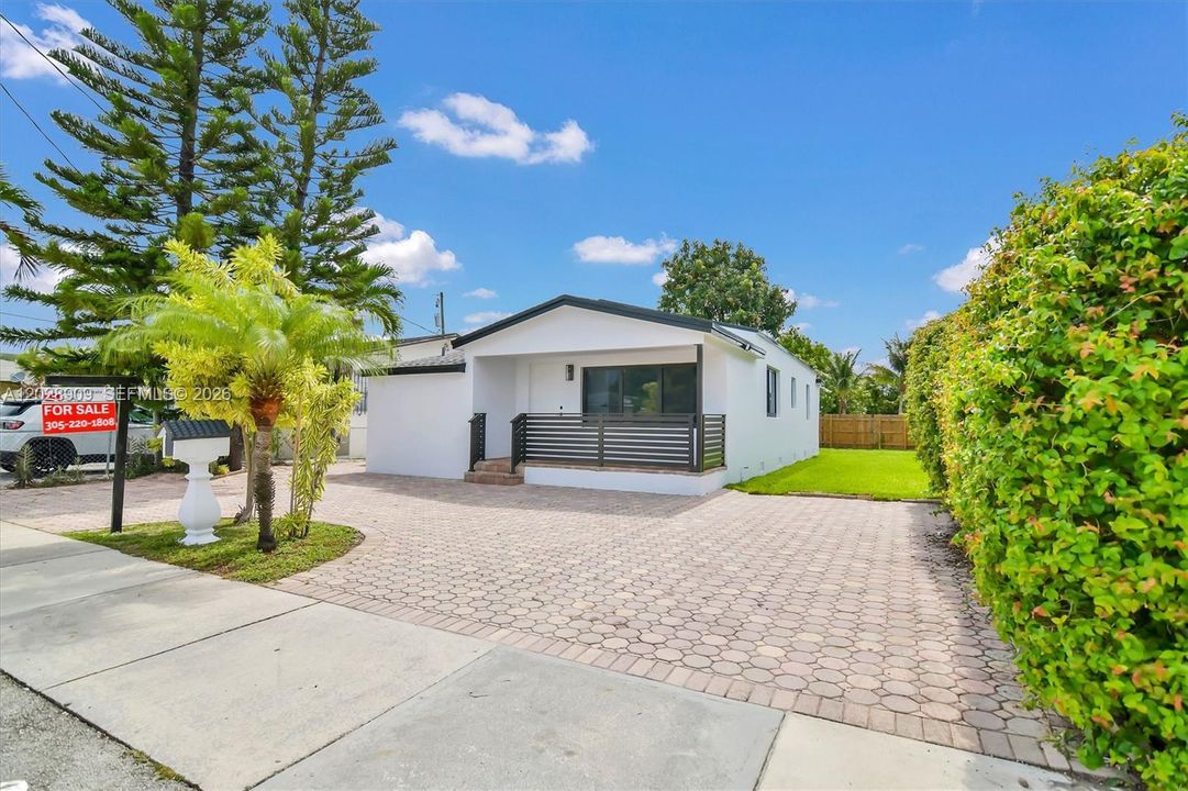 For Sale: $699,000 (4 beds, 3 baths, 1244 Square Feet)