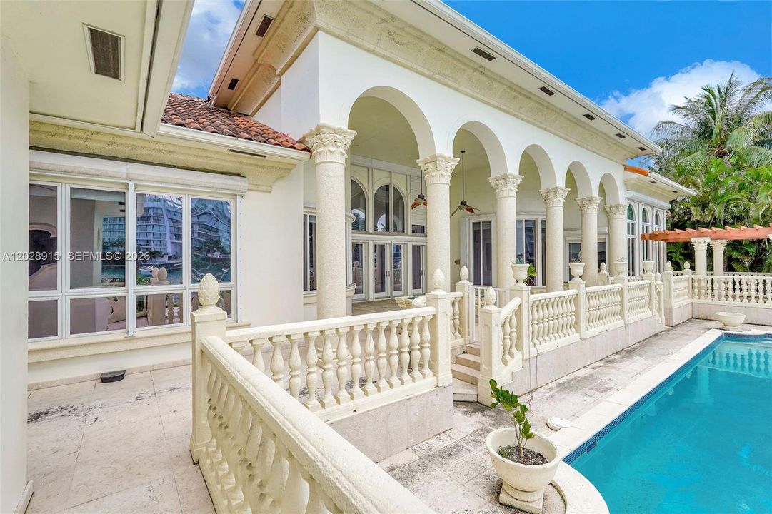 В аренду: $40,000 (5 спален, 6 ванн, 6323 Квадратных фут)