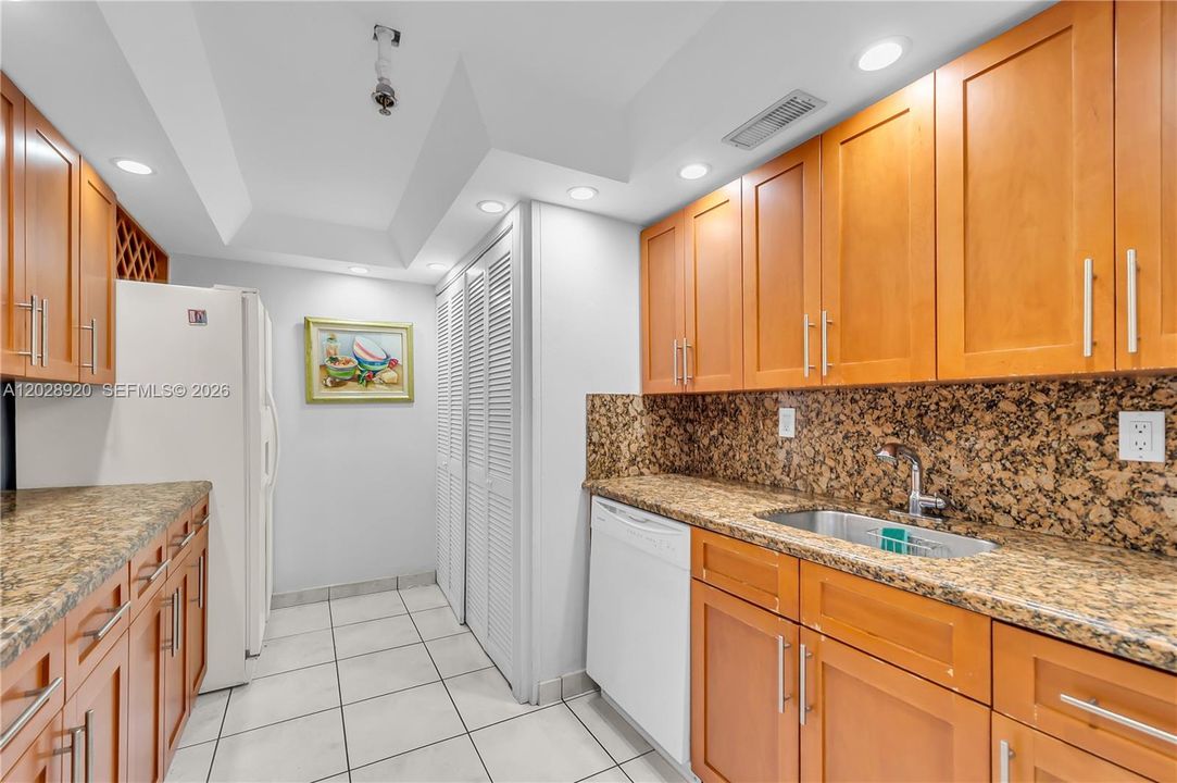 Activo con contrato: $560,000 (2 camas, 2 baños, 1085 Pies cuadrados)