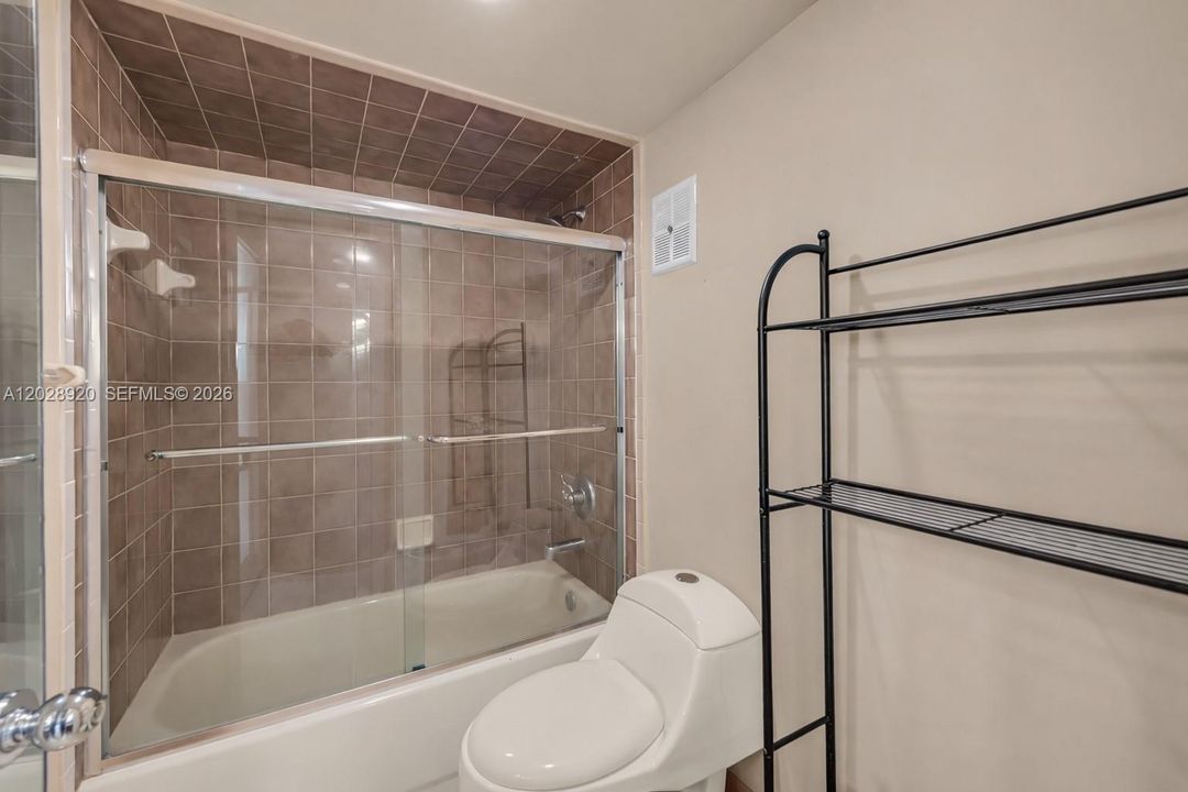 Activo con contrato: $560,000 (2 camas, 2 baños, 1085 Pies cuadrados)