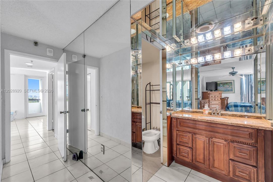 Activo con contrato: $560,000 (2 camas, 2 baños, 1085 Pies cuadrados)