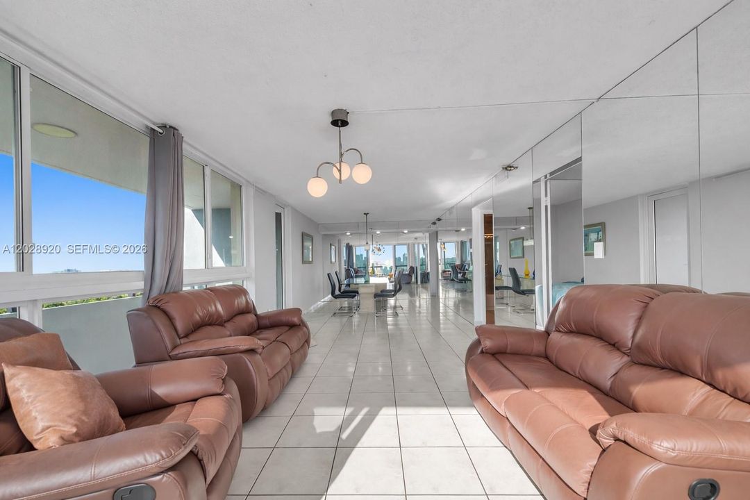 Activo con contrato: $560,000 (2 camas, 2 baños, 1085 Pies cuadrados)