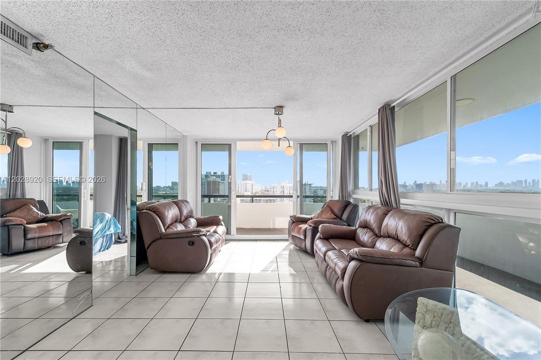 Activo con contrato: $560,000 (2 camas, 2 baños, 1085 Pies cuadrados)