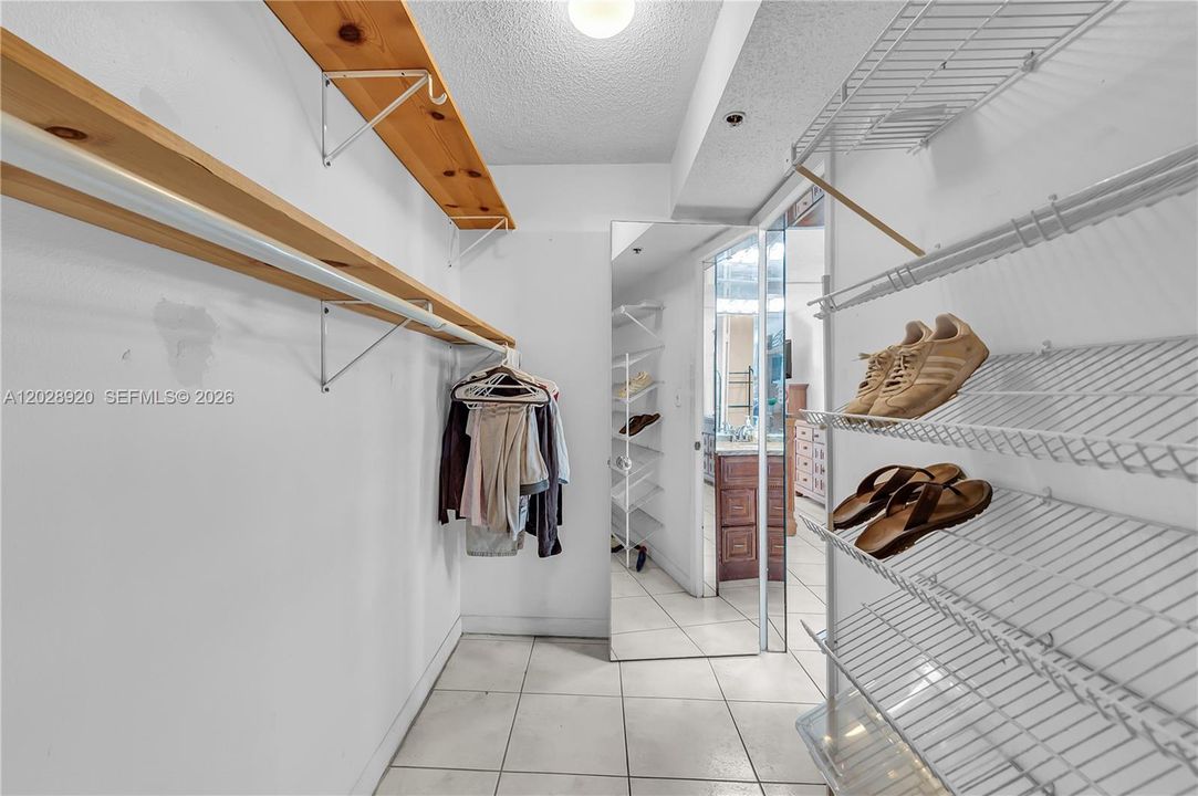 Activo con contrato: $560,000 (2 camas, 2 baños, 1085 Pies cuadrados)