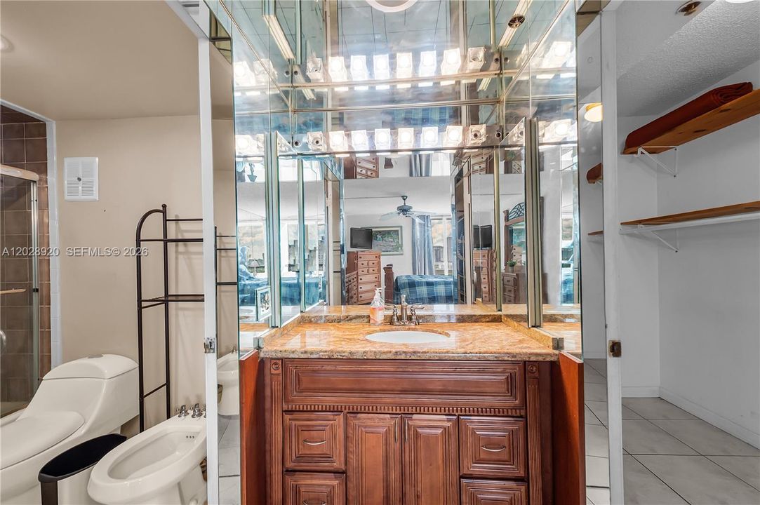 Activo con contrato: $560,000 (2 camas, 2 baños, 1085 Pies cuadrados)