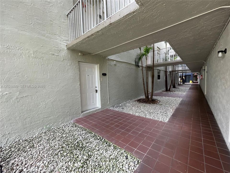 For Rent: $2,200 (2 beds, 2 baths, 960 Square Feet)