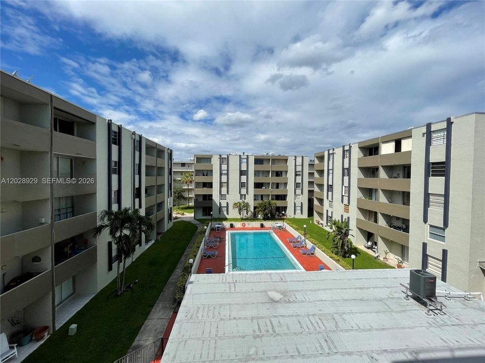 For Rent: $2,200 (2 beds, 2 baths, 960 Square Feet)