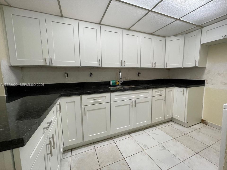 For Rent: $2,200 (2 beds, 2 baths, 960 Square Feet)