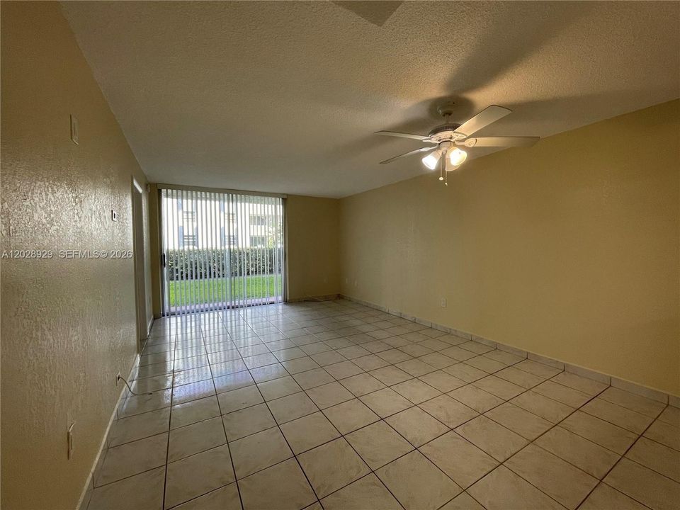 For Rent: $2,200 (2 beds, 2 baths, 960 Square Feet)