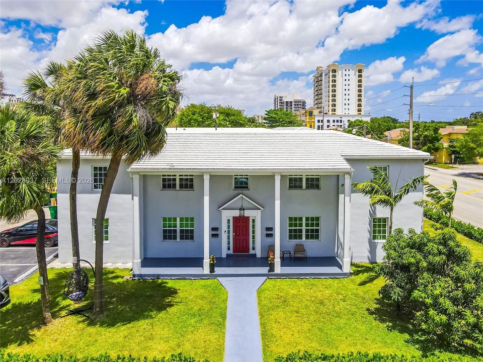 Recently Rented: $2,600 (2 beds, 1 baths, 900 Square Feet)