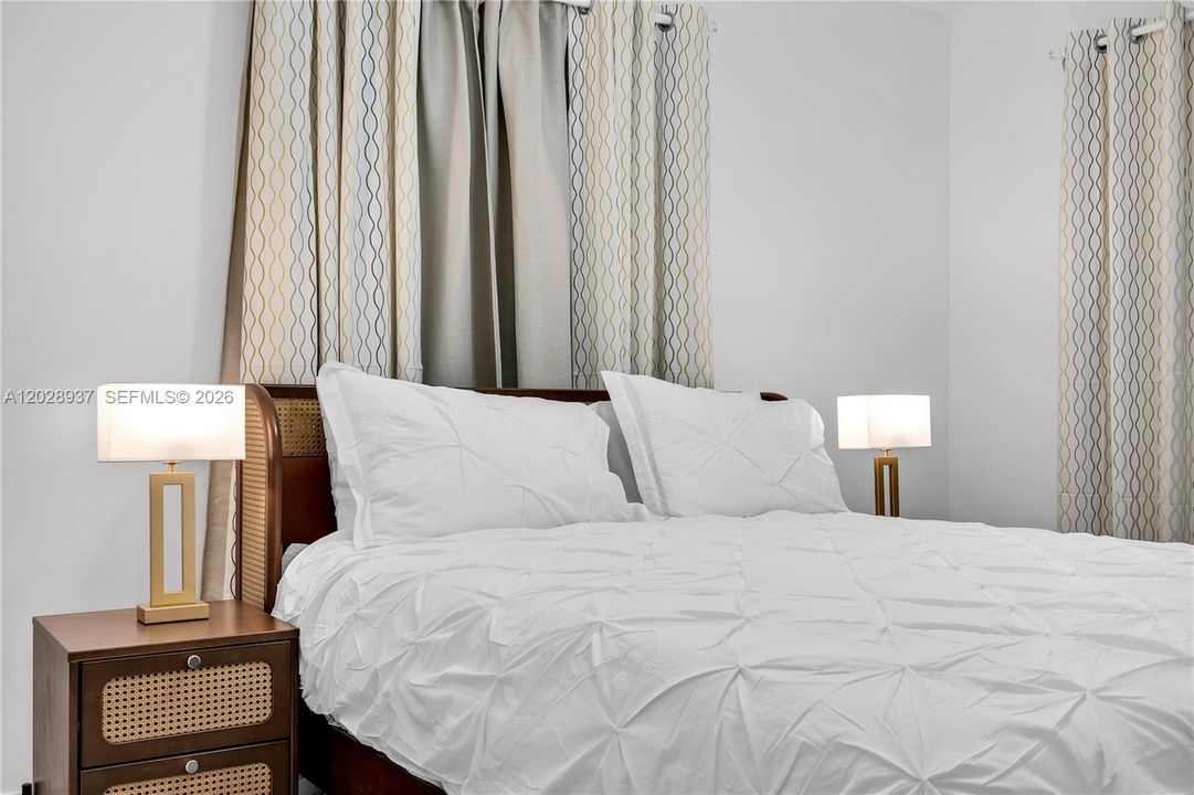 Recently Rented: $2,600 (2 beds, 1 baths, 900 Square Feet)