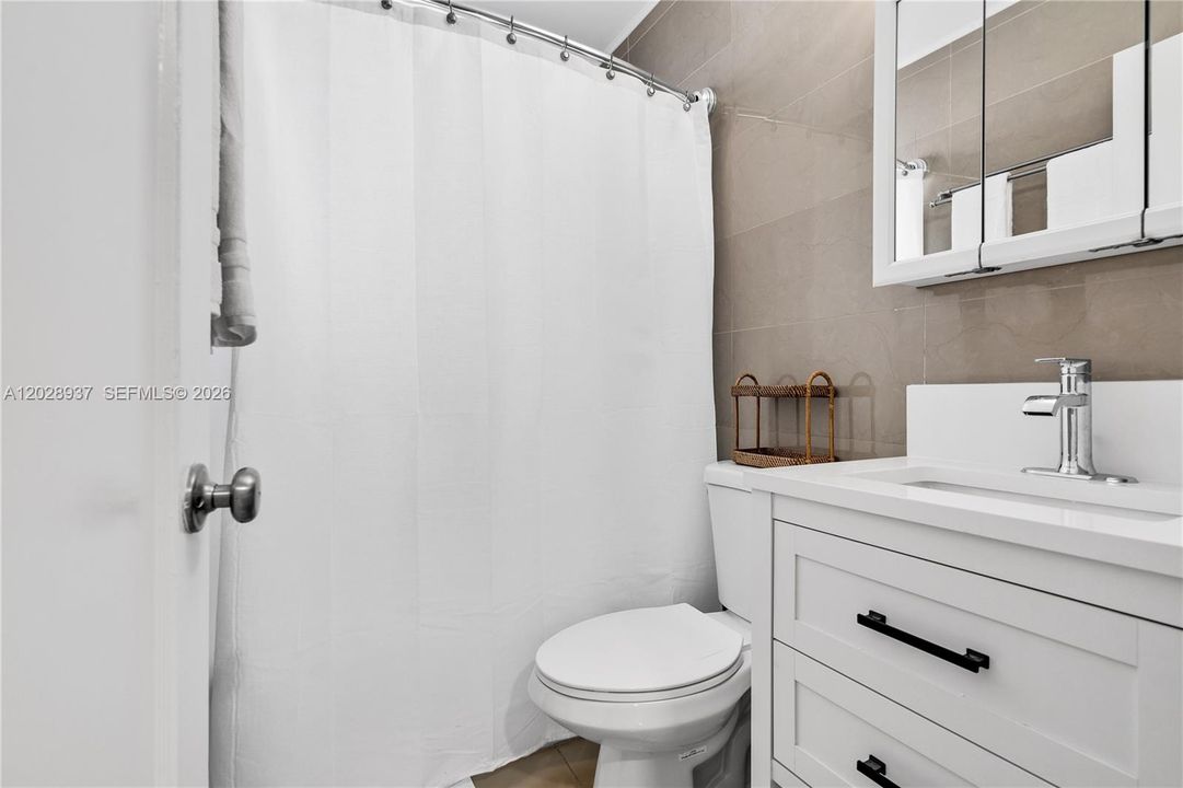 Recently Rented: $2,600 (2 beds, 1 baths, 900 Square Feet)