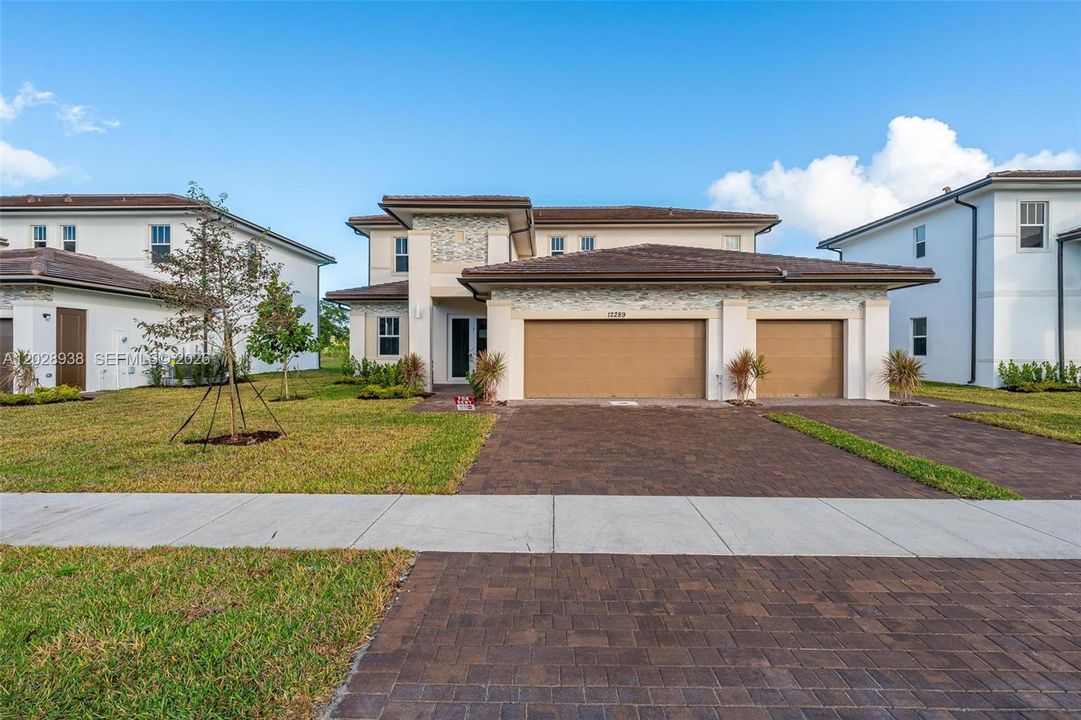 For Sale: $1,800,000 (5 beds, 3 baths, 3698 Square Feet)