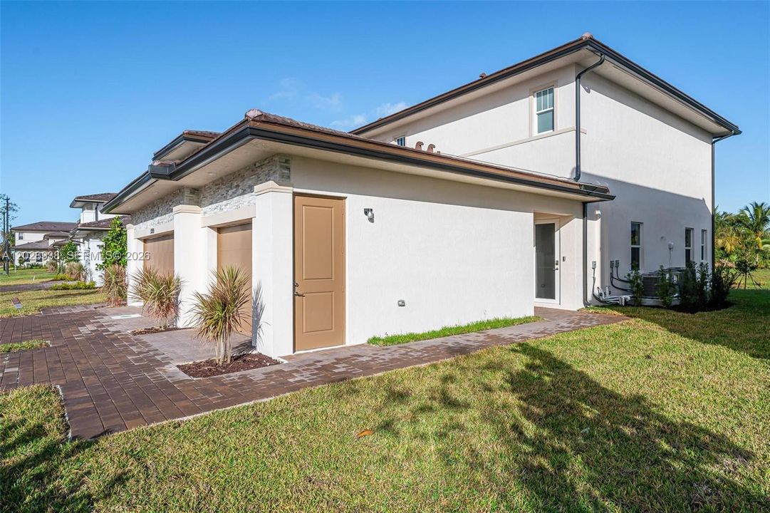 For Sale: $1,800,000 (5 beds, 3 baths, 3698 Square Feet)
