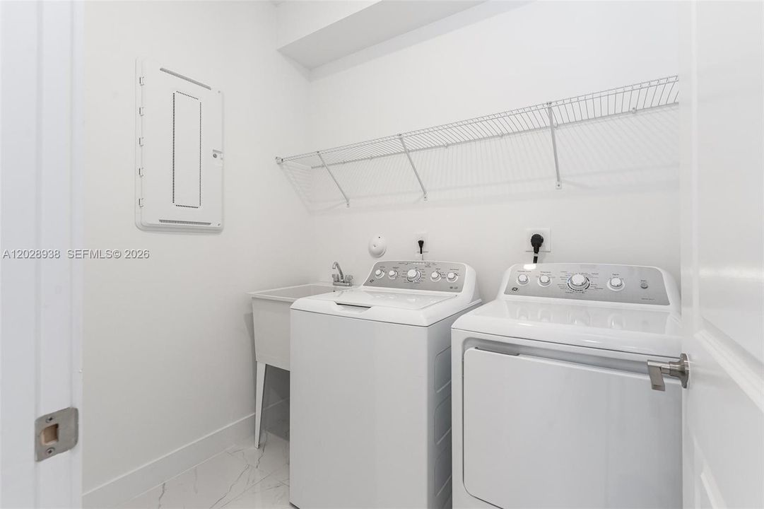 For Sale: $1,800,000 (5 beds, 3 baths, 3698 Square Feet)