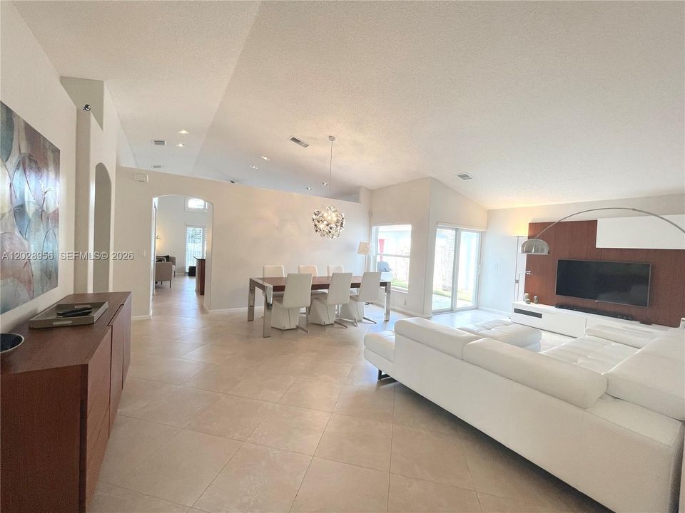 En Renta: $6,000 (3 camas, 2 baños, 1852 Pies cuadrados)
