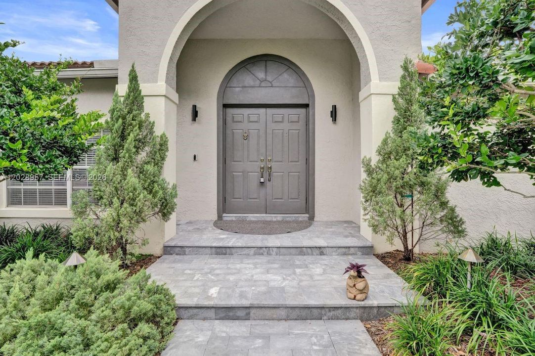 Под контрактом: $796,000 (4 спален, 2 ванн, 2256 Квадратных фут)