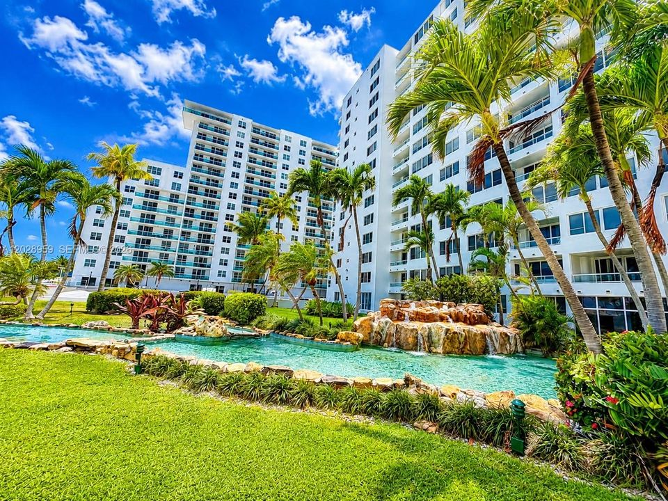For Rent: $3,500 (2 beds, 1 baths, 938 Square Feet)