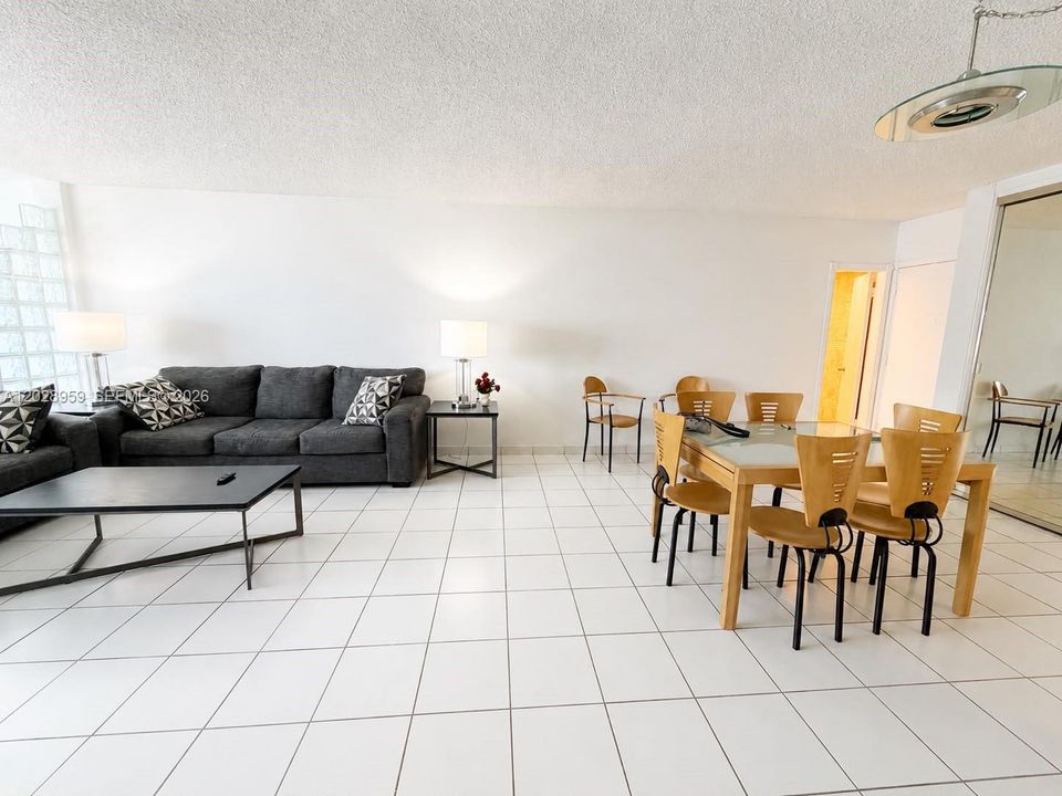 For Rent: $3,500 (2 beds, 1 baths, 938 Square Feet)
