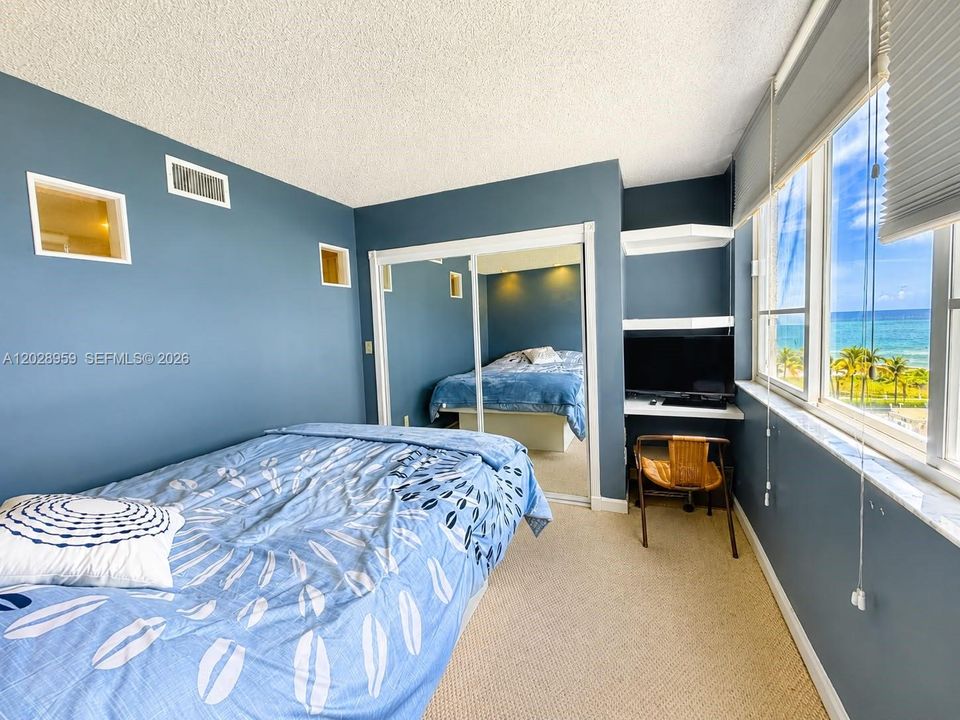 For Rent: $3,500 (2 beds, 1 baths, 938 Square Feet)