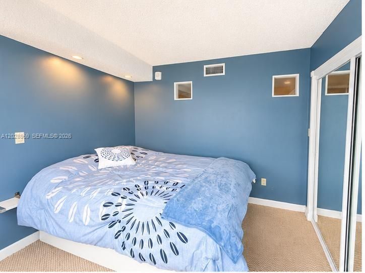 For Rent: $3,500 (2 beds, 1 baths, 938 Square Feet)