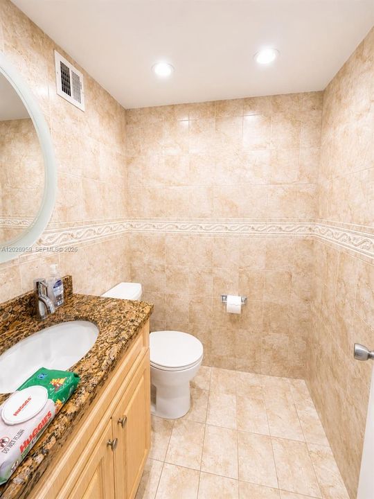 For Rent: $3,500 (2 beds, 1 baths, 938 Square Feet)