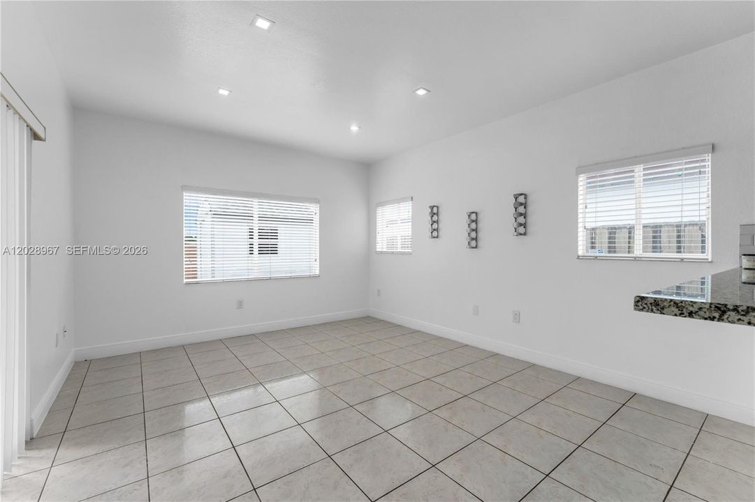 En Venta: $545,000 (3 camas, 2 baños, 1542 Pies cuadrados)