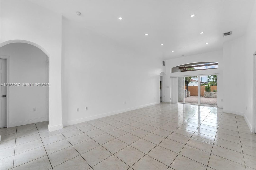 En Venta: $545,000 (3 camas, 2 baños, 1542 Pies cuadrados)