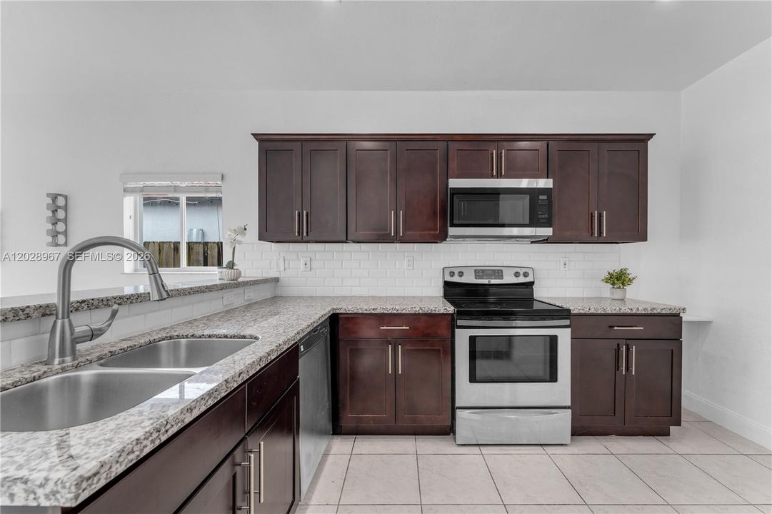 En Venta: $545,000 (3 camas, 2 baños, 1542 Pies cuadrados)