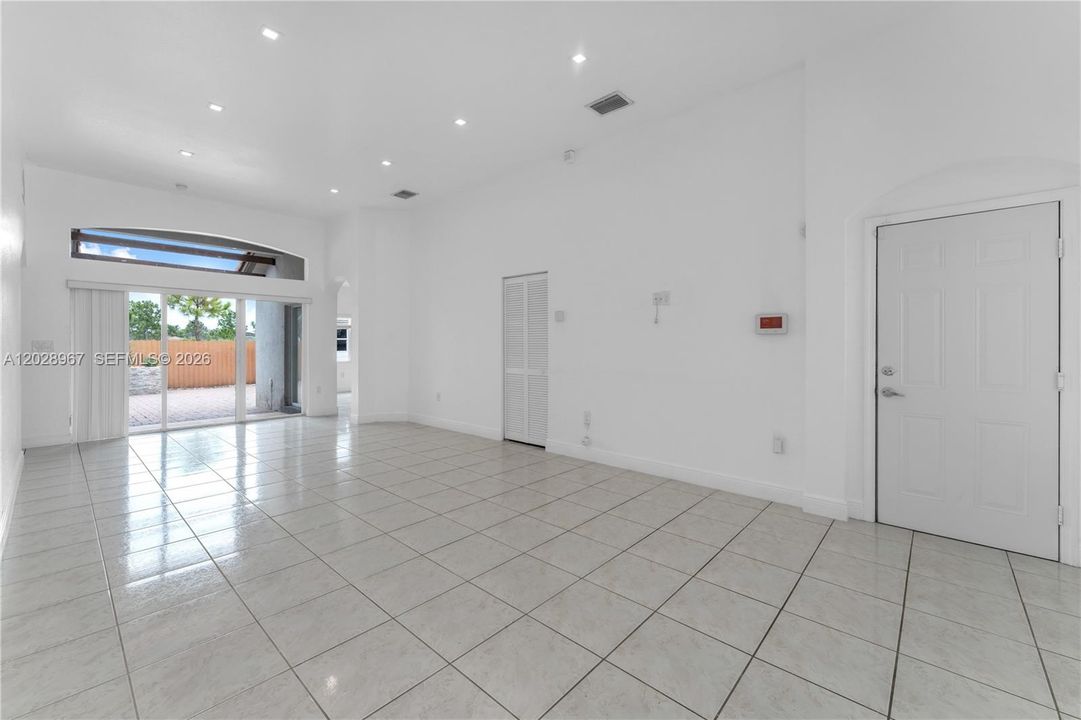 En Venta: $545,000 (3 camas, 2 baños, 1542 Pies cuadrados)