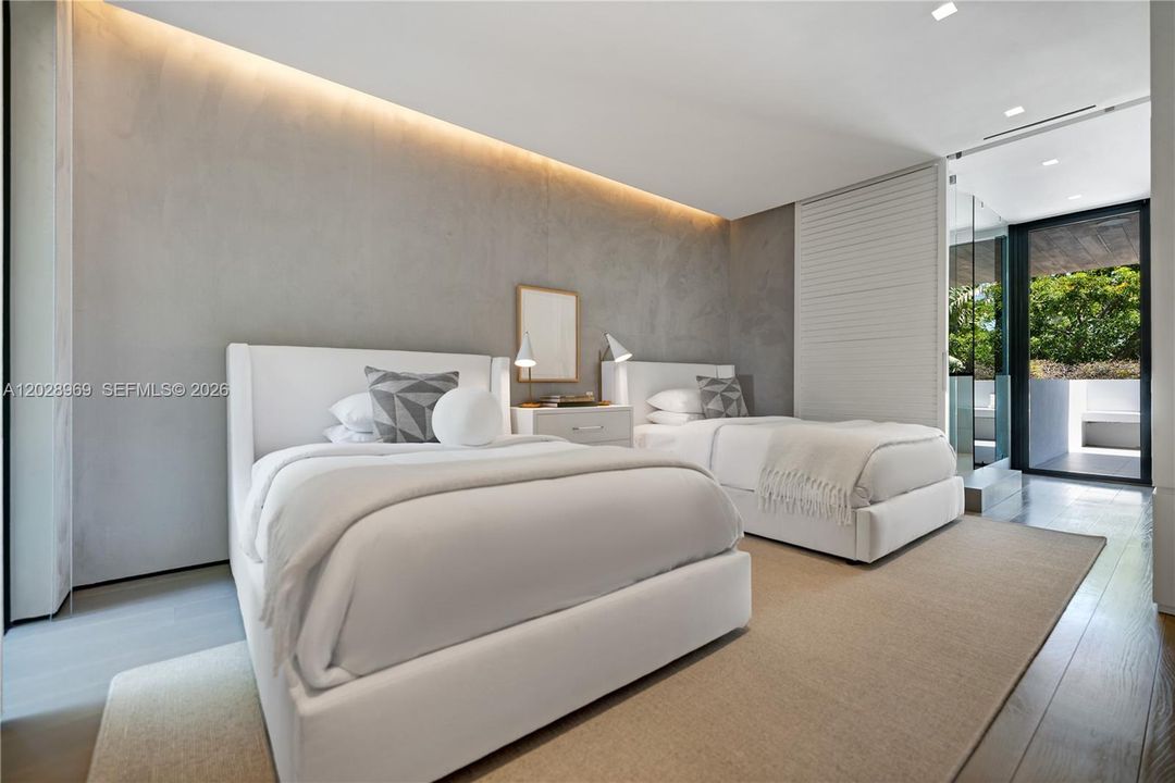For Sale: $24,500,000 (4 beds, 4 baths, 5501 Square Feet)
