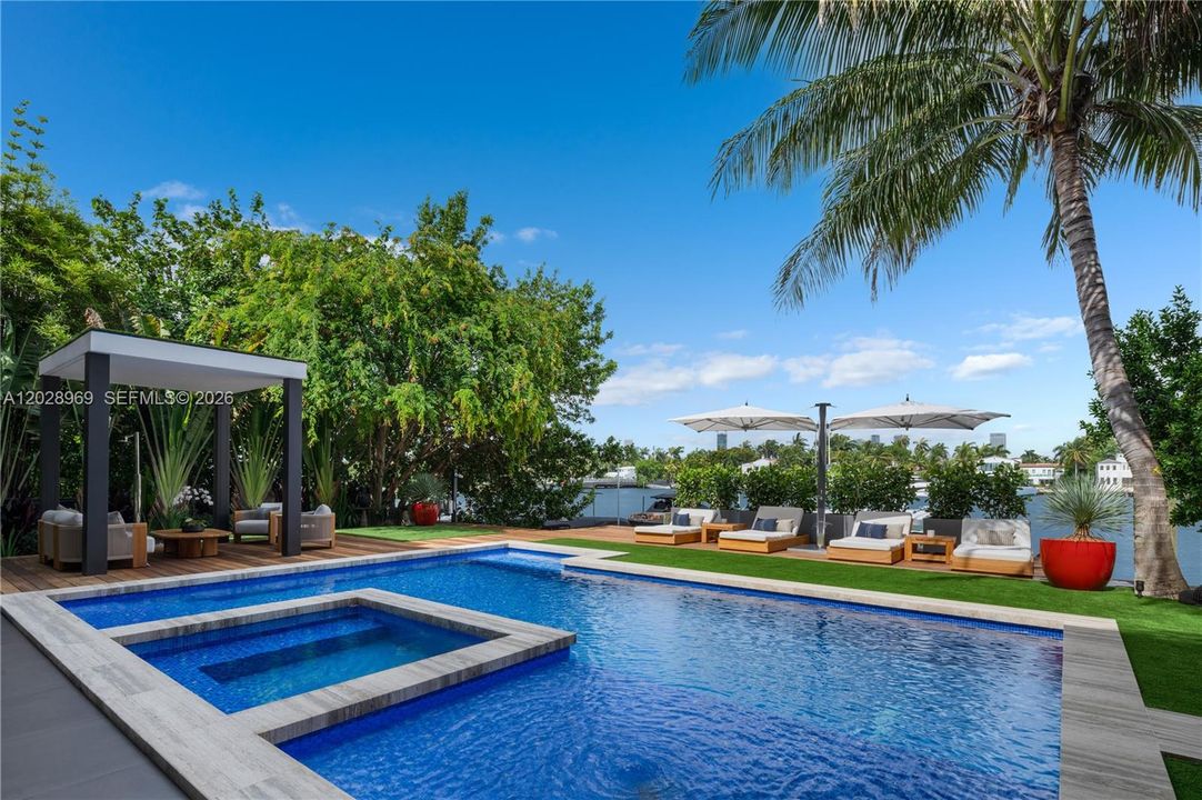 For Sale: $24,500,000 (4 beds, 4 baths, 5501 Square Feet)