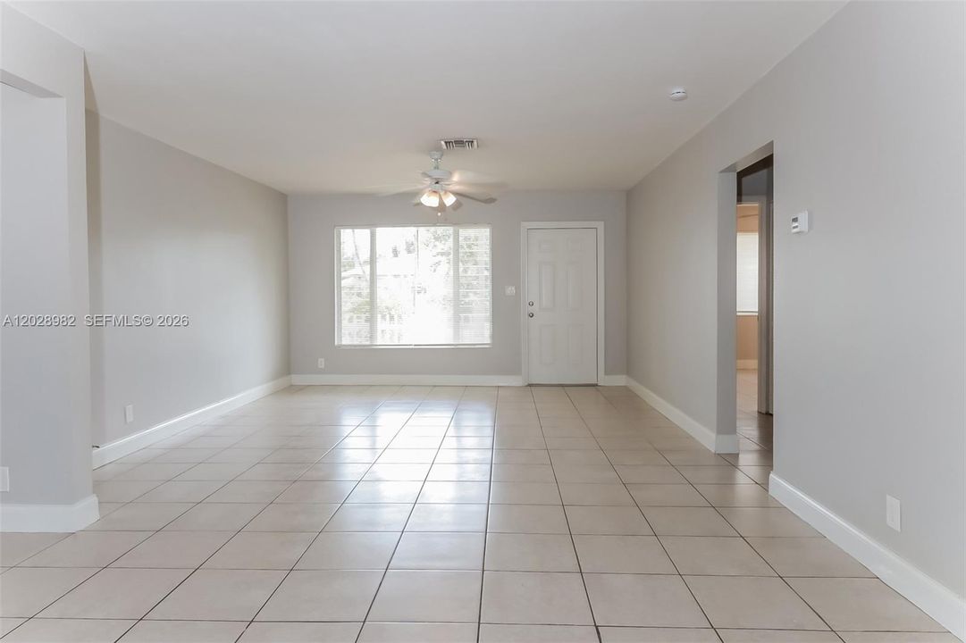 Active With Contract: $2,050 (2 beds, 1 baths, 938 Square Feet)