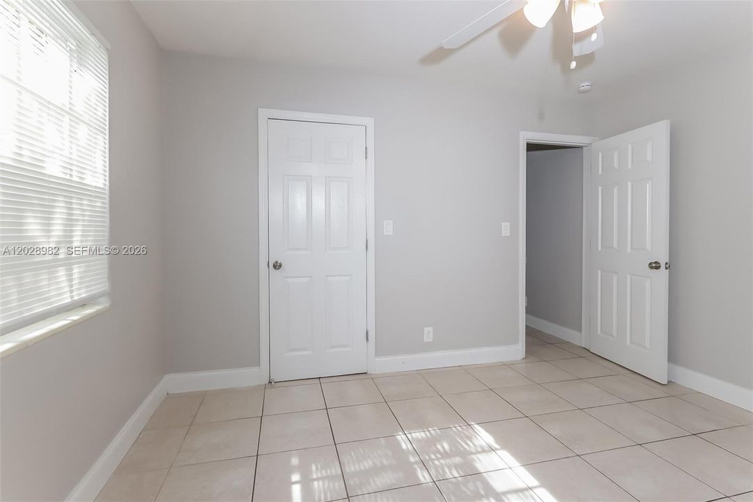 Active With Contract: $2,050 (2 beds, 1 baths, 938 Square Feet)