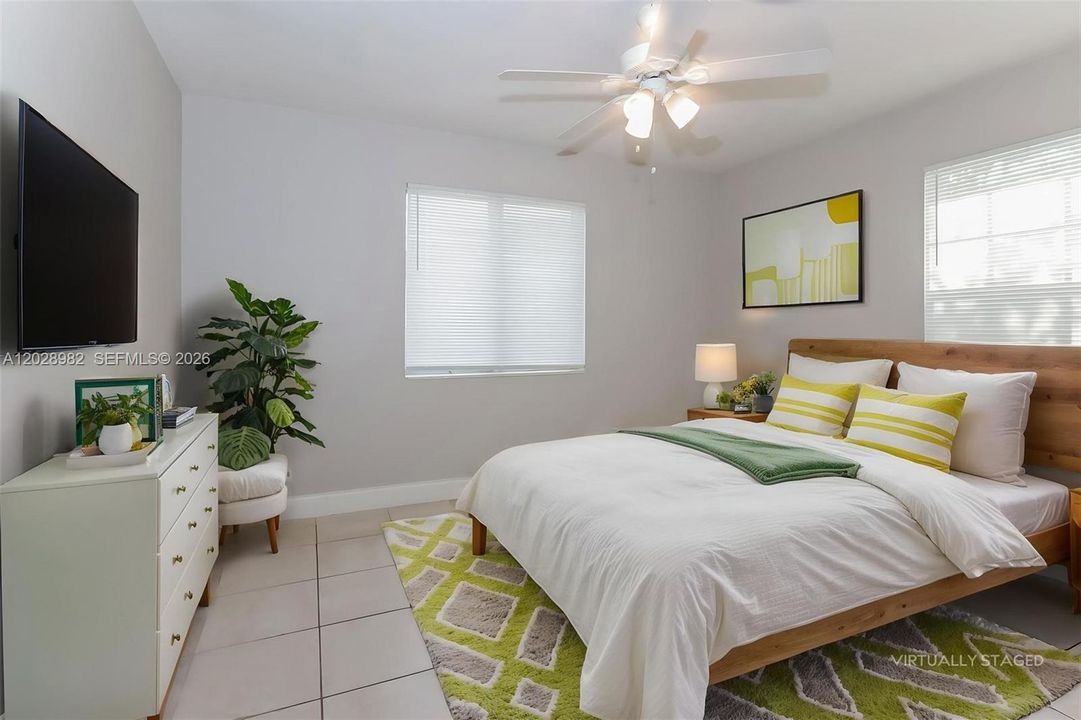 Active With Contract: $2,050 (2 beds, 1 baths, 938 Square Feet)