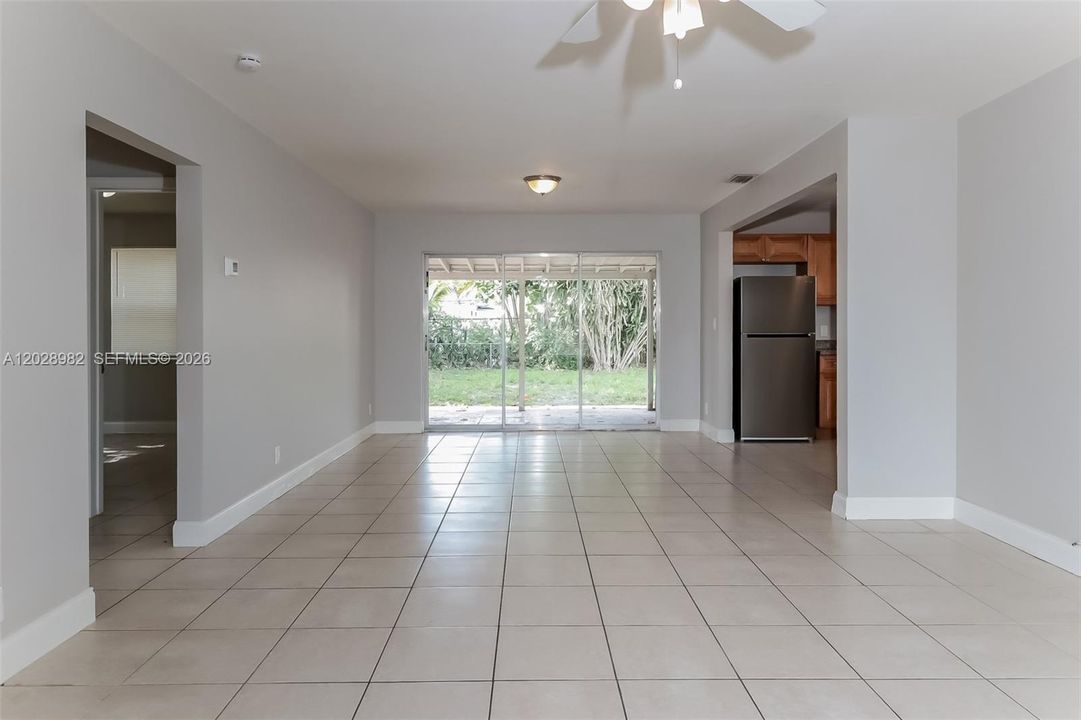 Active With Contract: $2,050 (2 beds, 1 baths, 938 Square Feet)