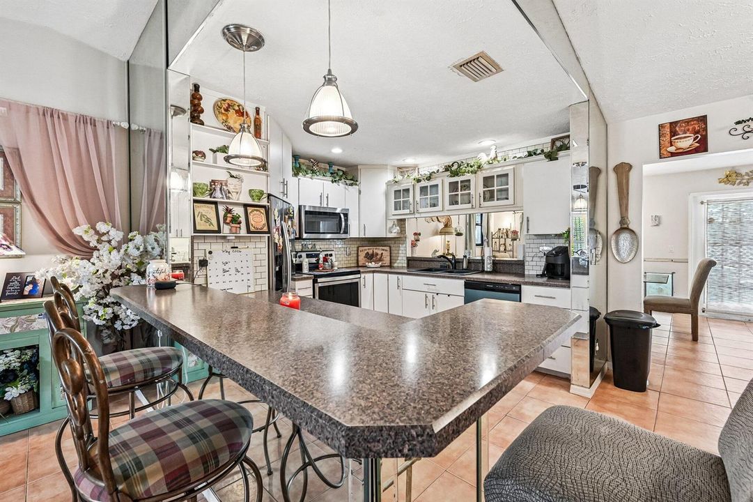 6-web-or-mls-SW Mercer St-S3105-017