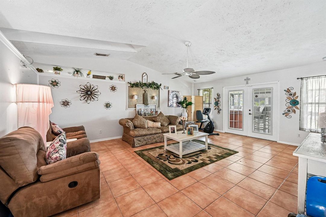 2-web-or-mls-SW Mercer St-S3105-013